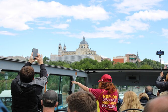 Big Bus Madrid Panoramic City Tour - Live guide commentary in English and Spanish: how to get the most