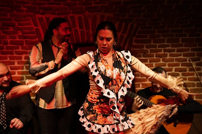 Essential Flamenco: Pure Flamenco Show in the Heart of Madrid - Staff and vibe: friendly, a little theatrical, not pushy