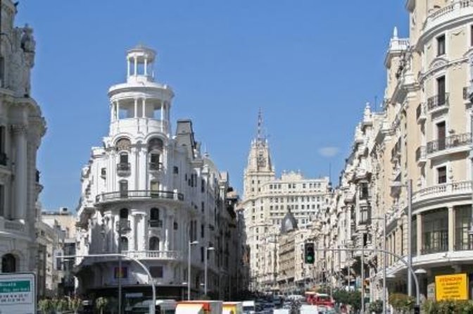 Flamenco Show & Special Menu at Torres Bermejas in Madrid - Torres Bermejas and La Taberna Gitana: what the room does to the show