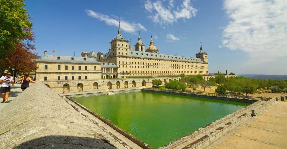 From Madrid: El Escorial and Valley's Basilica Half Day Tour - Getting to VPT Tours and Riding the Coach