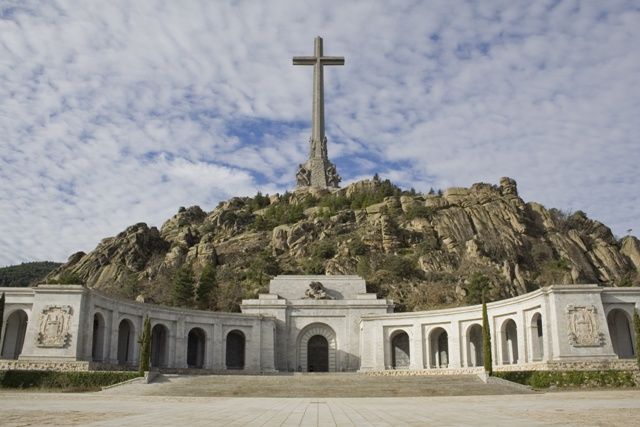 From Madrid: El Escorial, Valley and Segovia Day Trip - Segovia walking tour: Aqueduct views first, then the medieval core