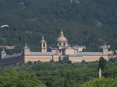 From Madrid: El Escorial, Valley and Segovia Day Trip - The mid-day Madrid break: lunch time plus a second coach departure