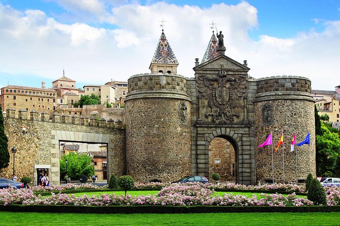 From Madrid: Gems of Andalusia 6-Day Sightseeing Tour - Seville Cathedral, Barrio de Santa Cruz, and Plaza de España