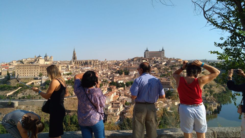 From Madrid: Guided Day Trip to Segovia and Toledo - Alcázar de Segovia: the castle that looks like it belongs in a storybook