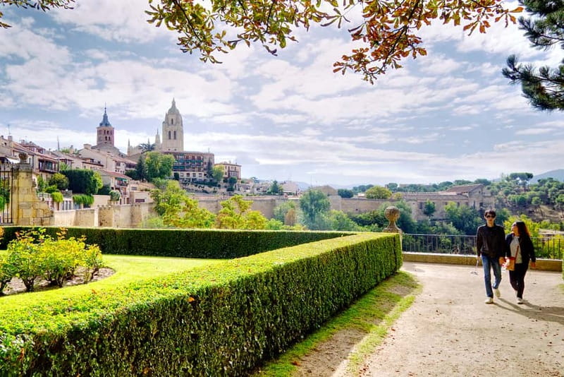From Madrid: Segovia Guided Afternoon Tour - Casa de los Picos and the story behind a façade