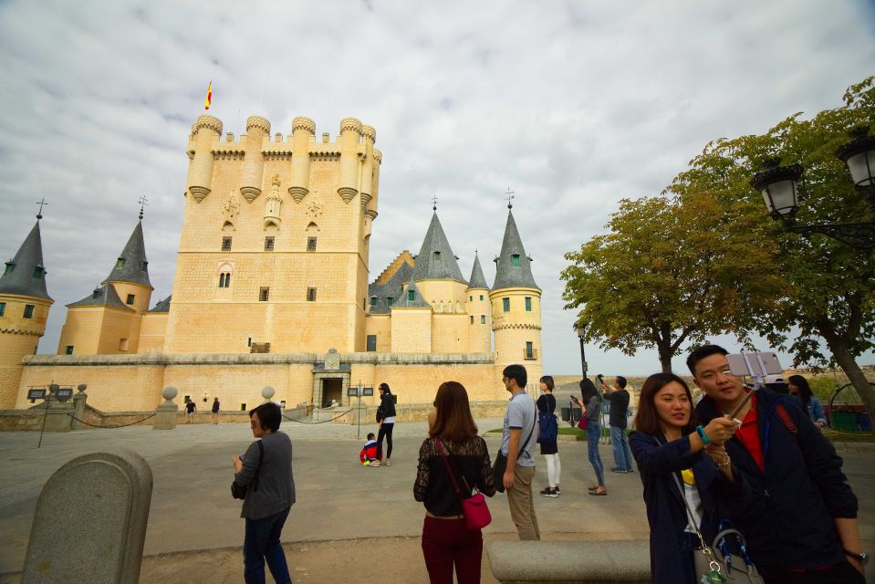 From Madrid: Segovia Guided Afternoon Tour - Alcázar fortress area: legends, viewpoints, and a dramatic finish