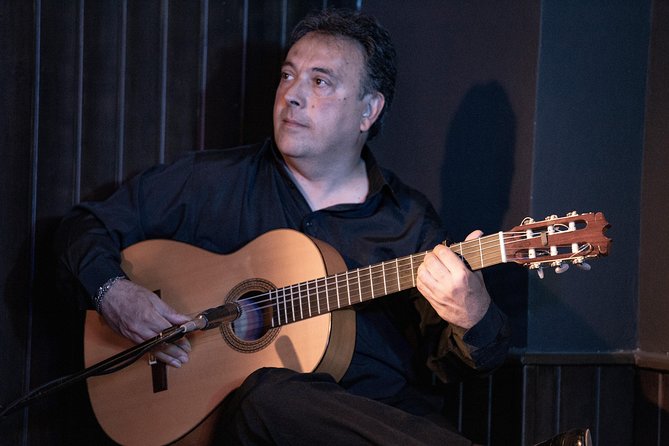 Local Flamenco Show with dinner at El Cortijo - The optional pre-show workshop: castanets and flamenco context