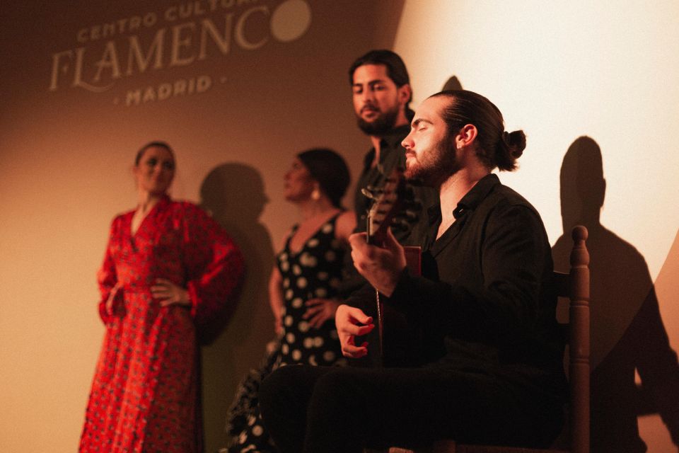 Madrid: 1-Hour Traditional Flamenco Show at Centro Cultural - What you’ll see: dance + song + guitar with classic flamenco accessories