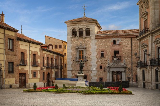 Madrid by Night: Tapas Crawl, Local Drinks & Hidden Gems - Key highlights you can feel in the evening