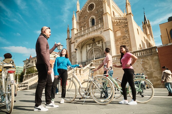 Madrid: City Highlights Guided Vintage Bike Tour - Key things that make this bike tour work