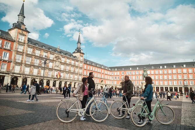 Madrid: City Highlights Guided Vintage Bike Tour - Pace, hills, and busy streets: how to set yourself up