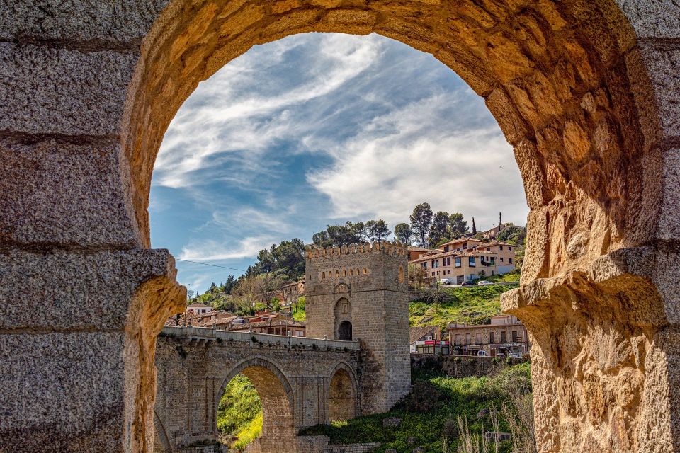Madrid: Day Trip to Toledo with Walking Tour & Small Group - Getting there from Madrid: the 1.5-hour coach ride plus orientation views