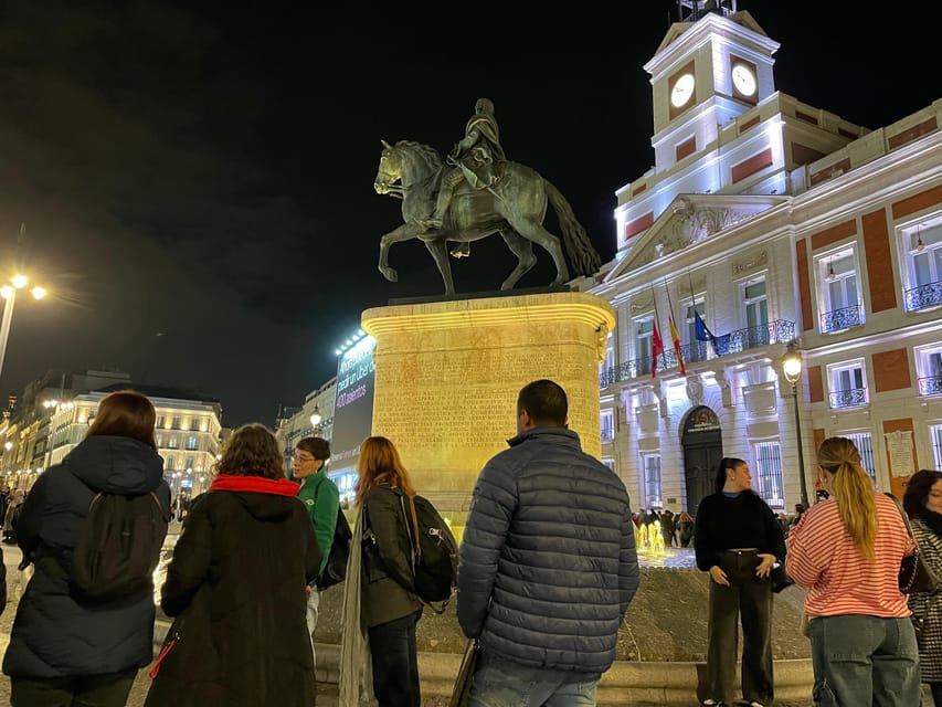 Madrid: Enchanted Evening Walking Tour in Spanish - Plaza Mayor: The Square You Think You Know