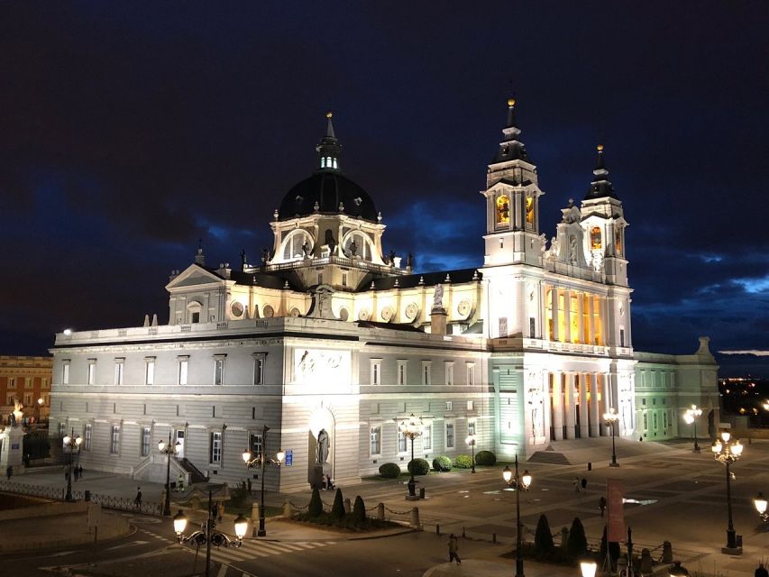 Madrid: Enchanted Evening Walking Tour in Spanish - Price and What You Really Get for $14