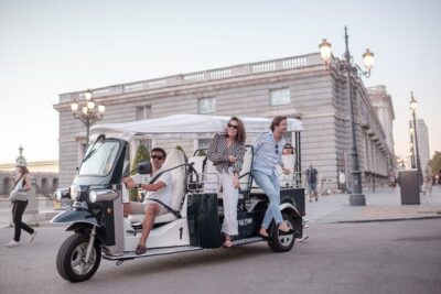 Madrid Expert Plus Tour with Local Guide in Eco Tuk Tuk Private - The 2 to 4 hour plan: how the pacing really feels