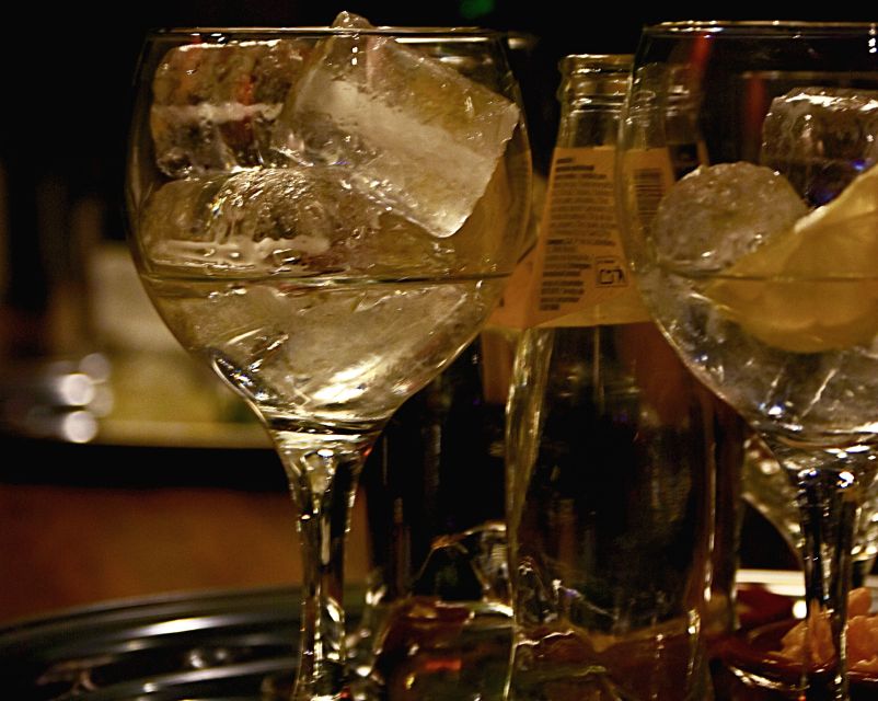 Madrid: Flamenco Show at Tablao Sala Temple with Drink - Inside the room: why “small” is a feature, not a drawback