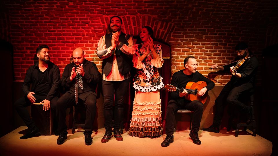 Madrid: Flamenco Show Entry Ticket with Drink & Artist Talk - The One-Hour Performance: Five Artists, Full Emotional Control