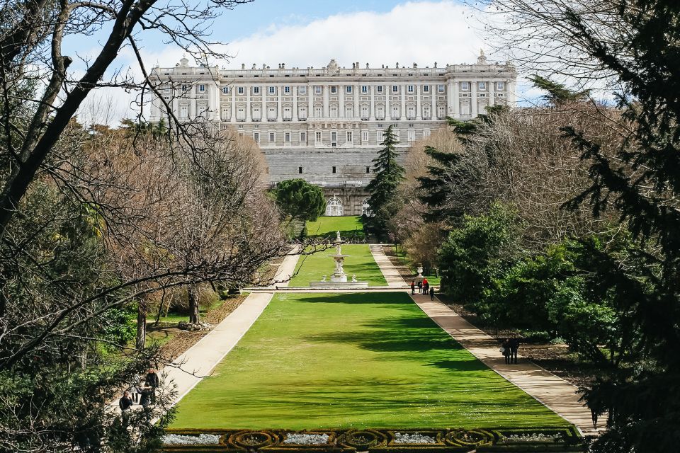 Madrid: Guided Tour of the Royal Palace with Fast Access - The Guide Is the Experience: Rubén, Deyvis, Federico, and Davies Energy