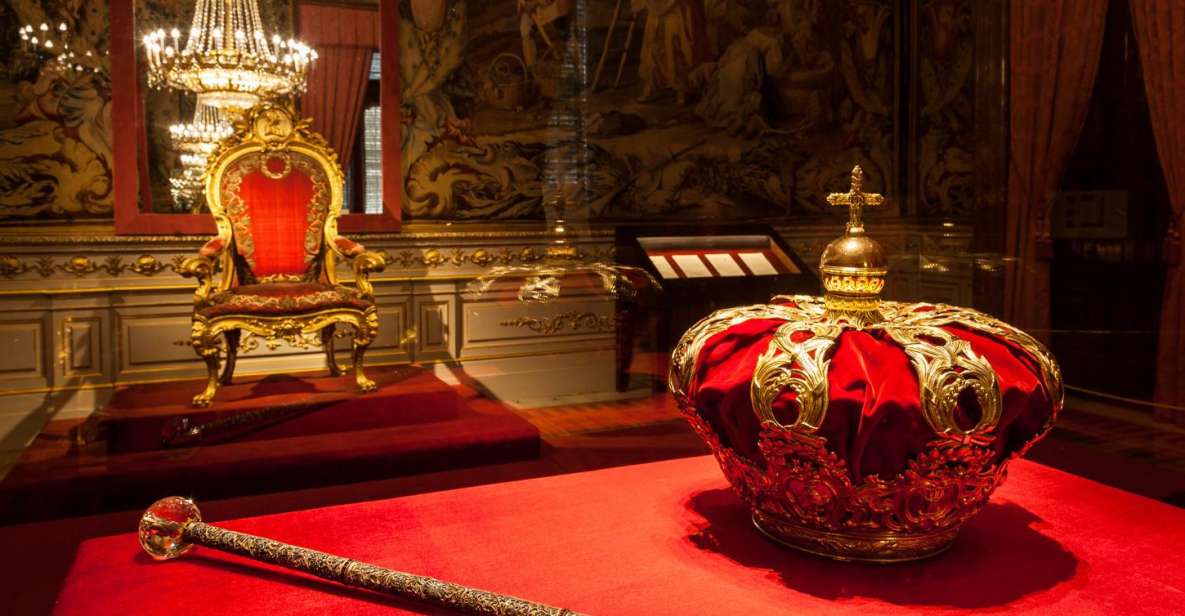 Madrid: Guided Visit to the Royal Palace - Inside the palace: how the guide turns rooms into a route