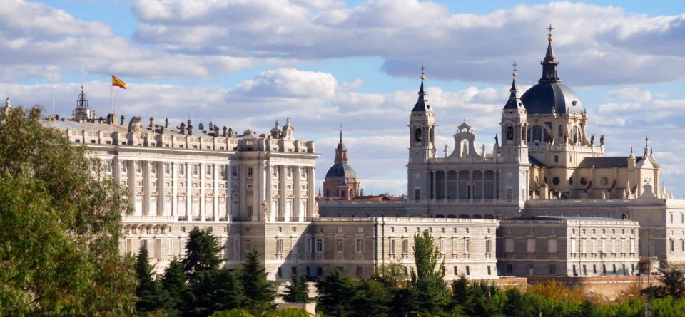 Madrid: Guided Visit to the Royal Palace - Sabatini’s staircase and the reception-room vibe