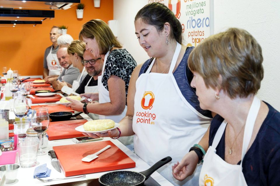 Madrid: Half-Day Spanish Cooking Class - Market Stop in the Paella Class: how Madrileños shop for dinner