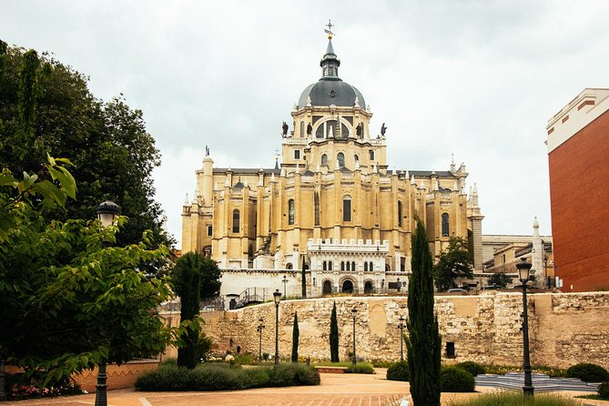 Madrid Highlights and Hidden Gems Private Tour with a Guide - Private Madrid in 2 to 3 Hours: The Real Goal