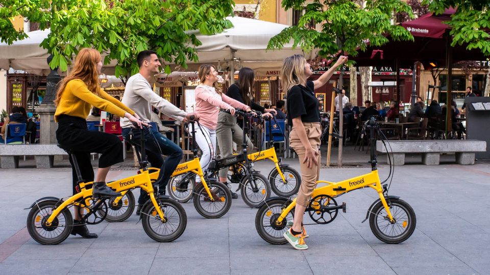Madrid: Highlights & Parks with Electric Bike Private Tour - How Madrid Río, Retiro, and the Royal Palace area fit together in 3 hours