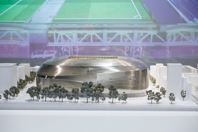 Madrid Highlights Tour with Santiago Bernabeu Stadium Entrance - Bernabéu Stadium Tour: What You Can See Inside