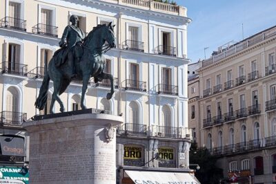 Madrid Historic Centre Food Tour with Authentic Tapas & Wines - Meeting on Calle Mayor: quick start, minimal hassle