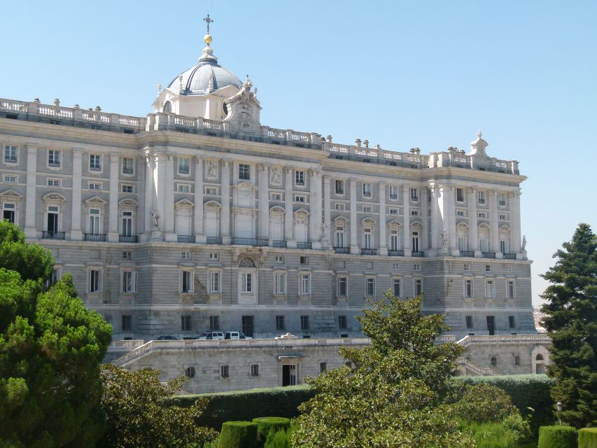 Madrid Historical Centre & Old Town Walking Tour in French - Puerta Cerrada to Get Your Bearings Fast