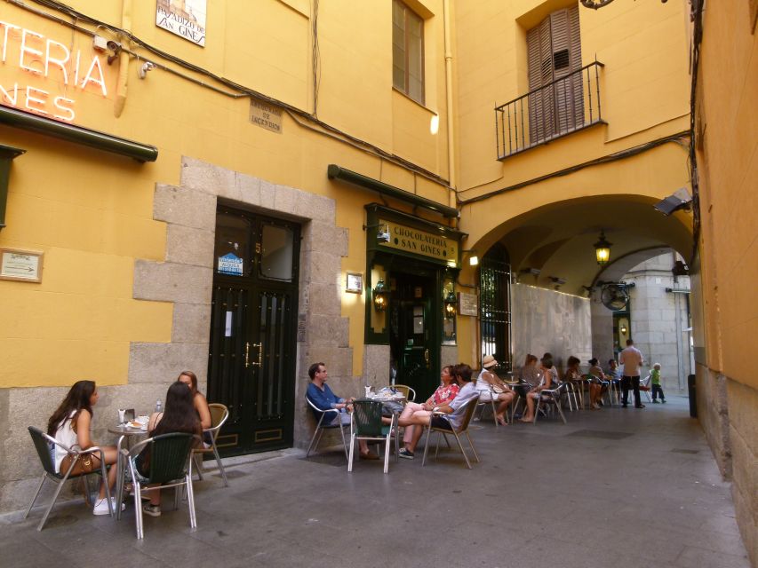 Madrid Historical Centre & Old Town Walking Tour in French - Why the Small-Group French Format Feels Better