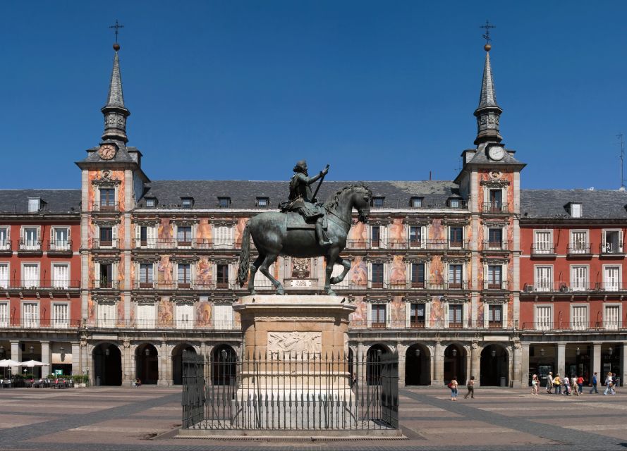 Madrid Historical Centre & Old Town Walking Tour in French - The $33 Price: What You’re Really Paying For