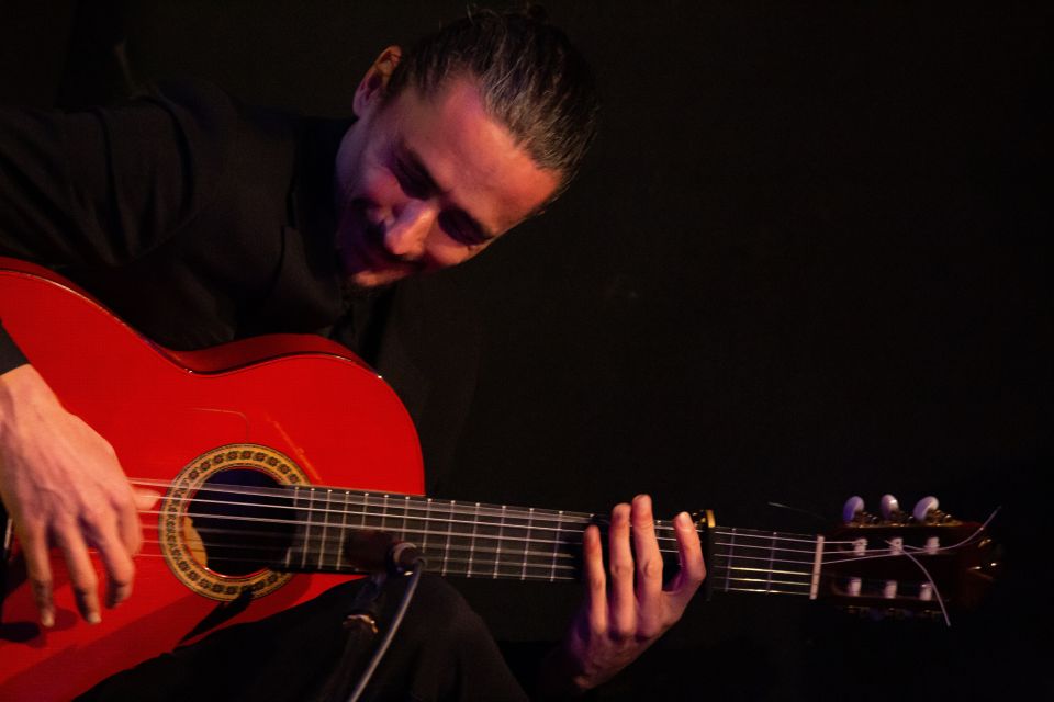 Madrid: La Cueva de Lola Flamenco Show Tickets with Drink - Atmosphere in Barrio La Latina: why the neighborhood matters