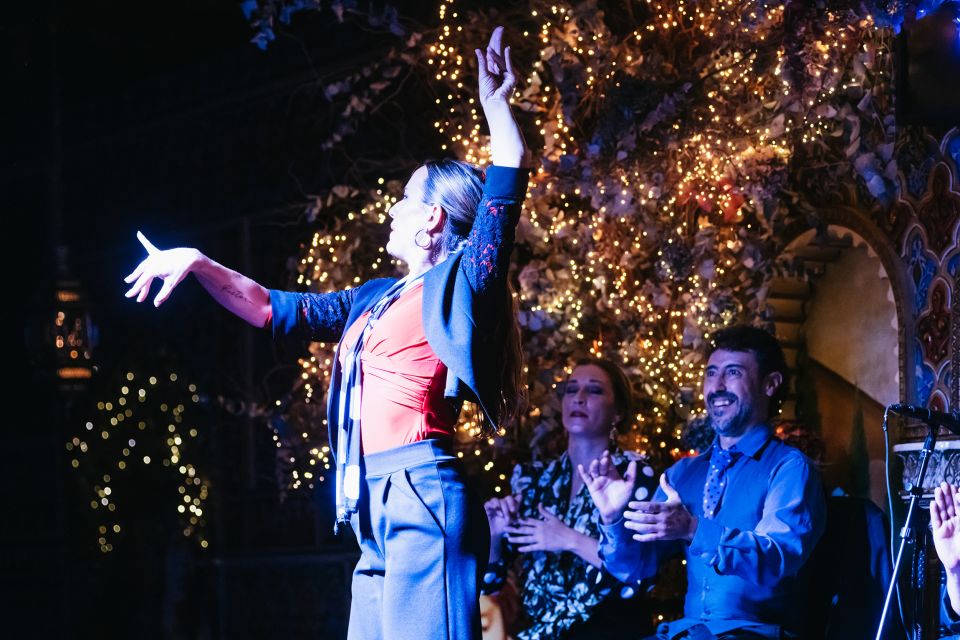 Madrid: Live Flamenco Show with Food and Drinks Options - Your one-hour flow: from meeting point to first palmas
