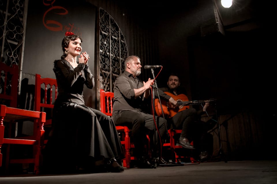 Madrid: Local Flamenco Show at El Cortijo - The Venue Experience: Small, Dark, and Up Close