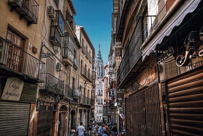 Madrid Old City Guided Exclusive Guided Walking Tour - Plaza de Puerta Cerrada + Arco de Cuchilleros: the shortcuts between eras