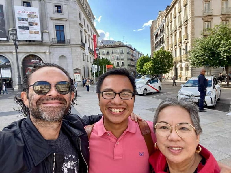 Madrid: Old Town, Poets District, and Royal Palace Tour - Las Letras: Lope de Vega, Quevedo, Góngora, and Teatro Español