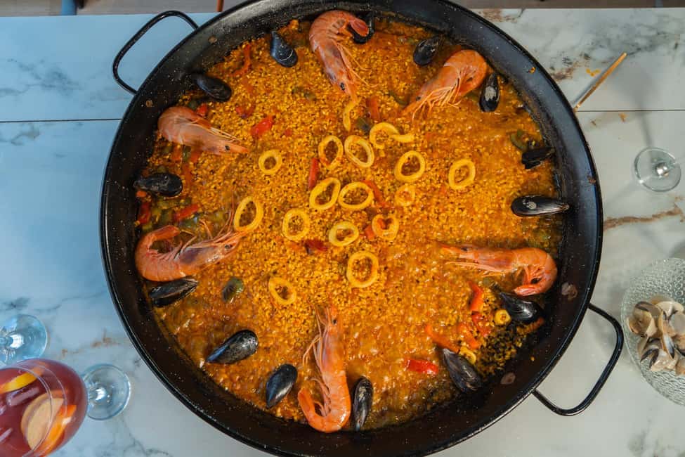 Madrid: Paella and Sangria Workshop with Tapas - A bakery-style classroom in the heart of Madrid