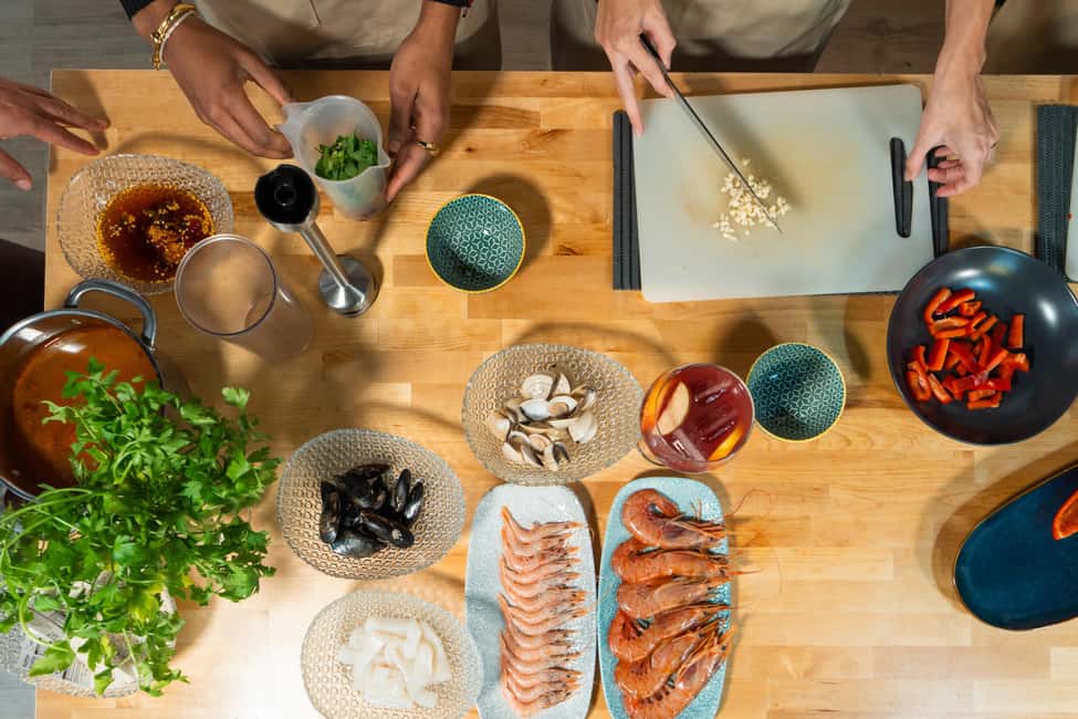 Madrid: Paella and Sangria Workshop with Tapas - How to decide between seafood, chicken, and vegetable paella