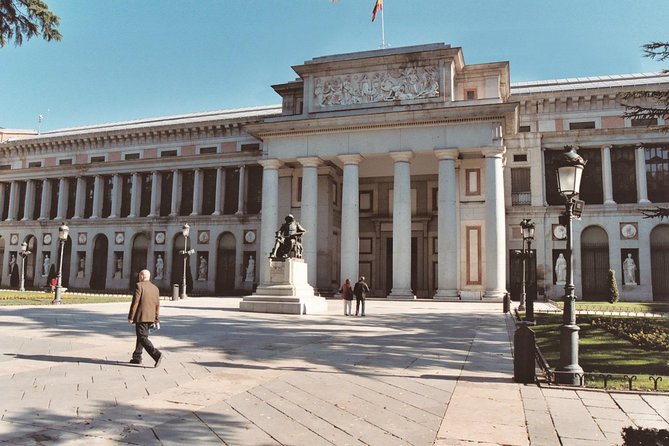 Madrid Panoramic Sightseeing Guided Tour - Gran Vía and Paseo de la Castellana: The Boulevard Sweep