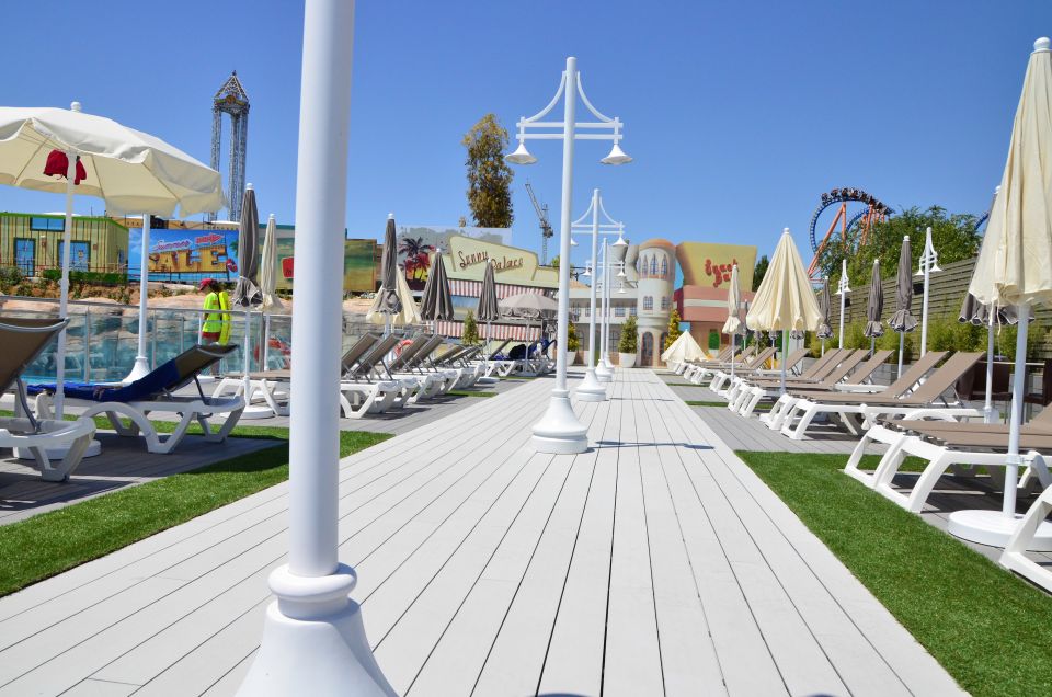Madrid: Parque Warner Beach Entry Ticket - Height rules and pricing: avoid the day-of surprises