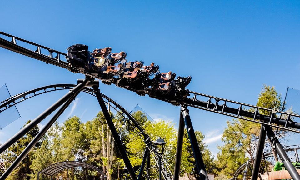 Madrid: Parque Warner Ticket and Roundtrip Transportation - Hollywood Boulevard: where you start your Warner movie day