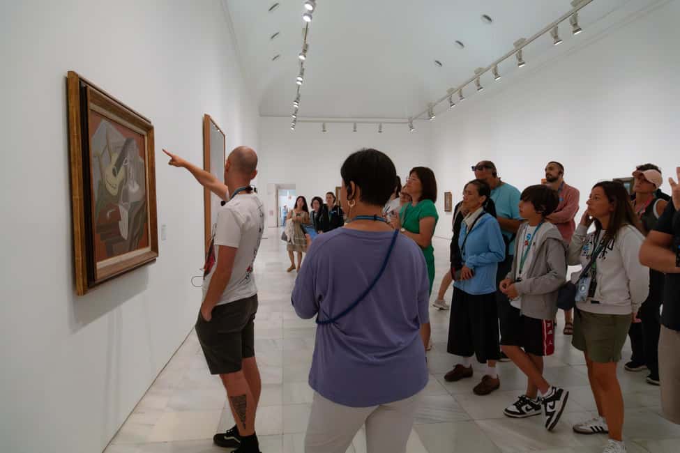 Madrid: Reina Sofía Guided Tour with Skip-the-Line Tickets - Meeting point: how to find your group fast (and not lose an hour)
