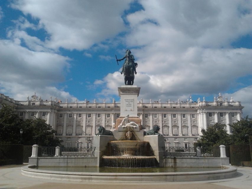 Madrid: Royal Palace and Almudena Cathedral Small-Group Tour - Key things you’ll notice on this tour
