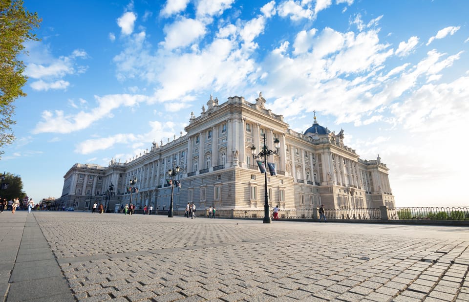 Madrid: Royal Palace Guided Tour with Skip-the-Line Entry - The short Ópera introduction and the walk to the palace