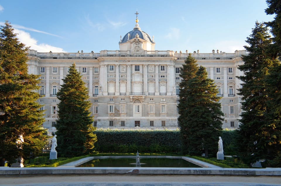 Madrid: Royal Palace Guided Tour with Skip-the-Line Entry - Art, armor, porcelain, and the objects that make the palace feel real