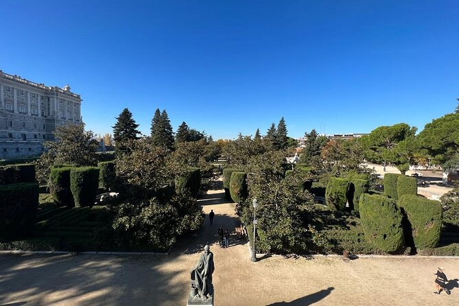 Madrid: Royal Palace Guided Tour with Skip the Line Ticket - Guides That Make History Feel Human (And Not Like a Lecture)