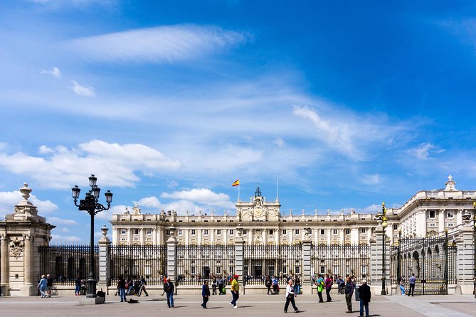 Madrid Royal Palace Professional Guided Tour with Skip the Line - Throne Room and the Hall of Columns: the wow factor is planned