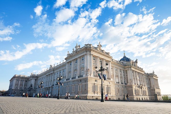 Madrid Royal Palace Professional Guided Tour with Skip the Line - Headsets, group size, and hearing the guide in packed rooms