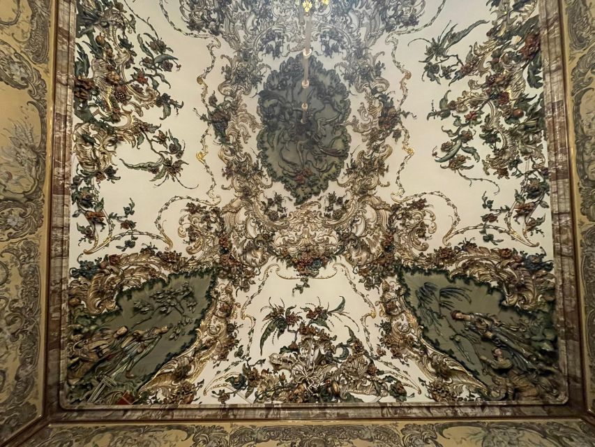 Madrid: Royal Palace tour - semi private or private - Life at court: the stories that make the palace feel human